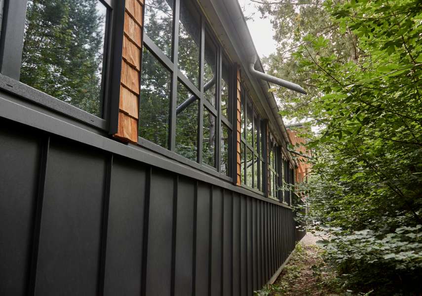 Fassade aus Kombination von Holz und Stahl, Schleusenberg 1, 23896 Panten